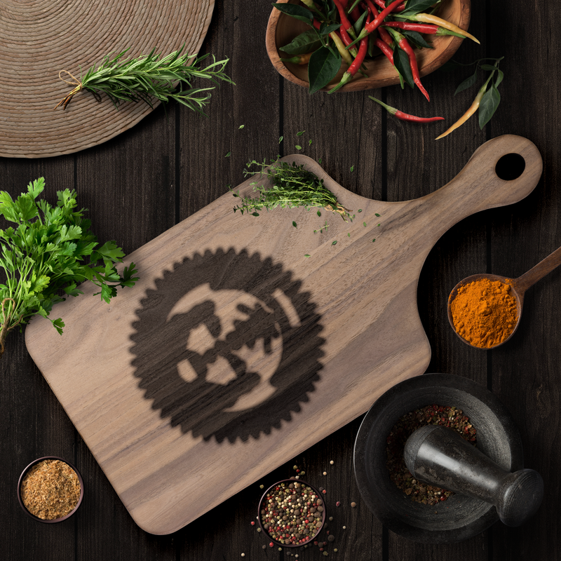 Dine_Seal_cutting_board_Dark_Handle_V_Lifestyle_Mockup.png